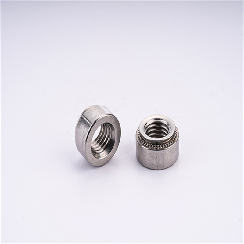 Knurled nut