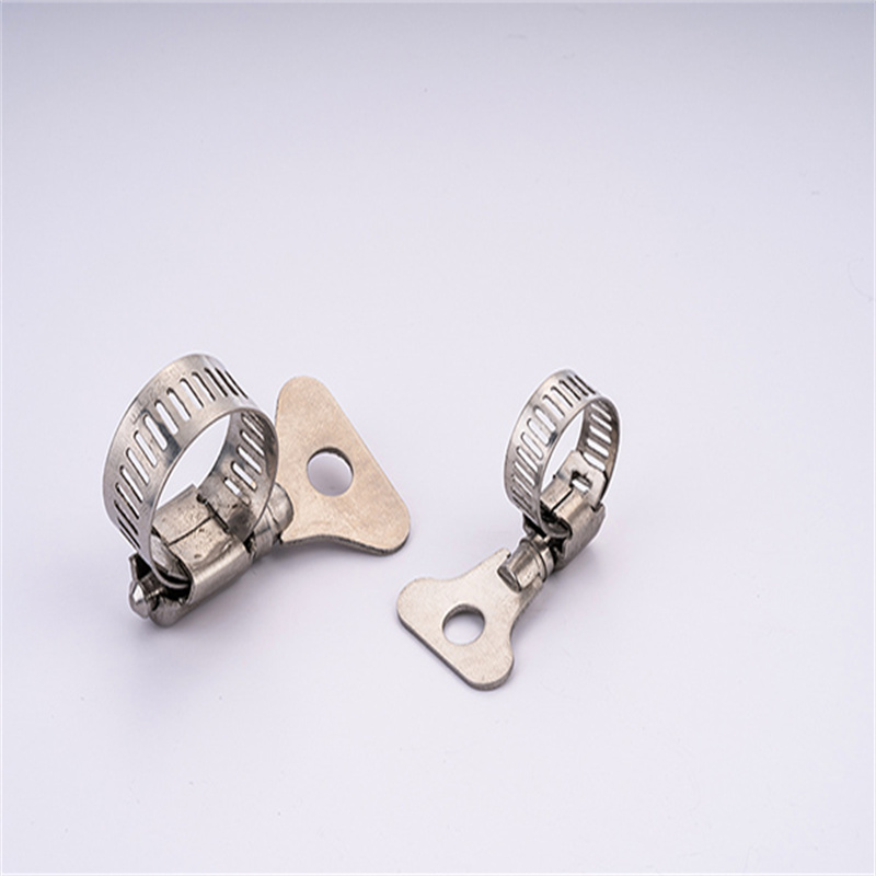 Turn- key hose clamp